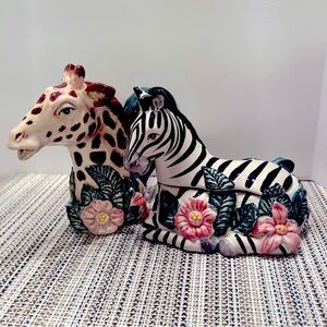 Fitz & Floyd Giraffe Creamer & Zebra Sugar Bowl w/ Spoon. Vtg. 1992. Gorgeous!